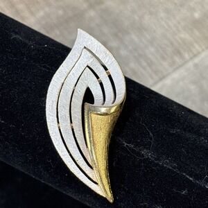 Vintage JJ Jonette Silver Gold Tone Abstract Leaf Brooch Pin Retro Signed
